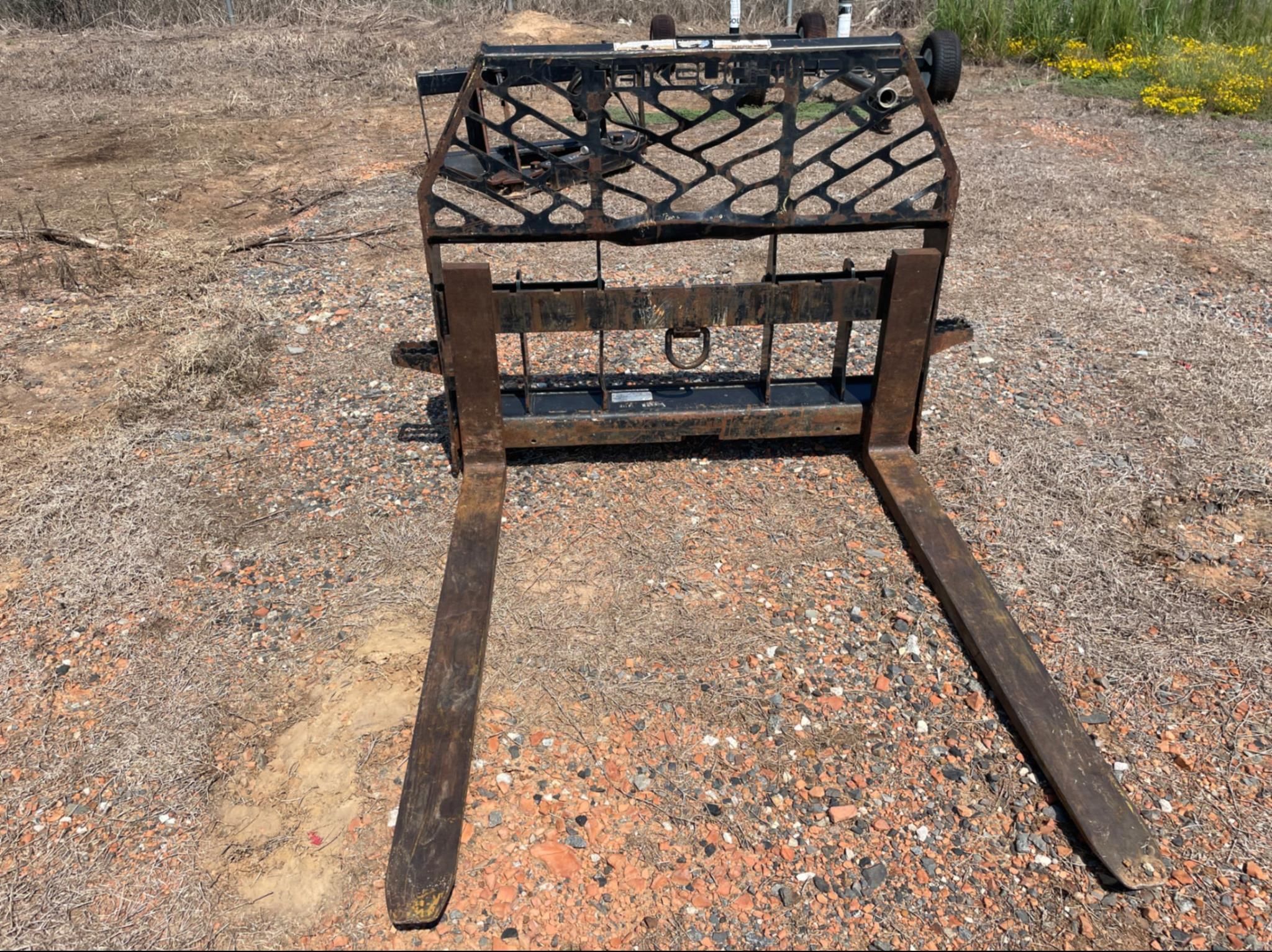 2019 Paladin 30945 Equipment Image0