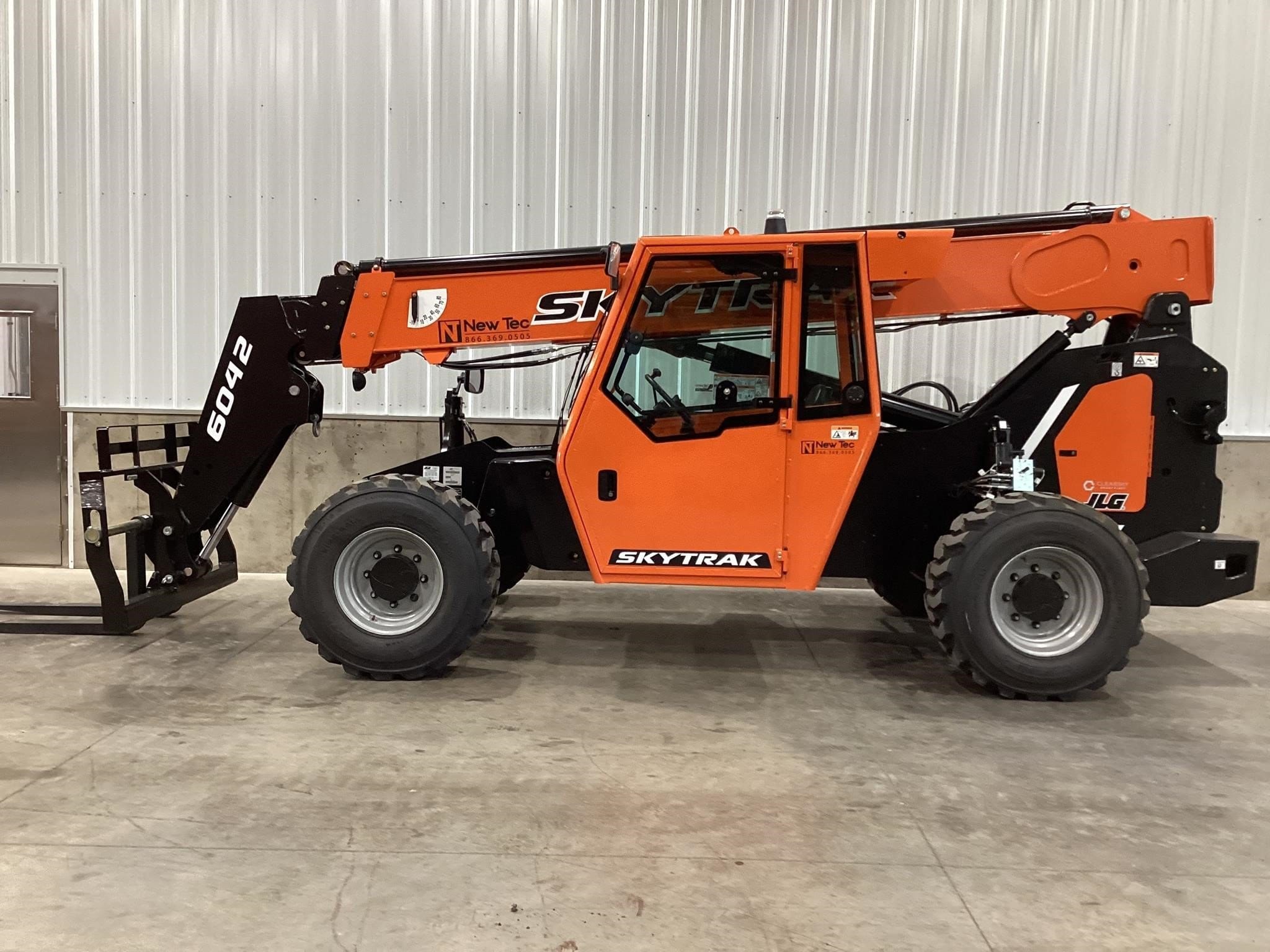 2025 Skytrak 6042 Equipment Image0