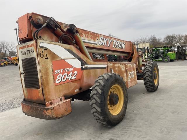 Image of Skytrak 8042 equipment image 2