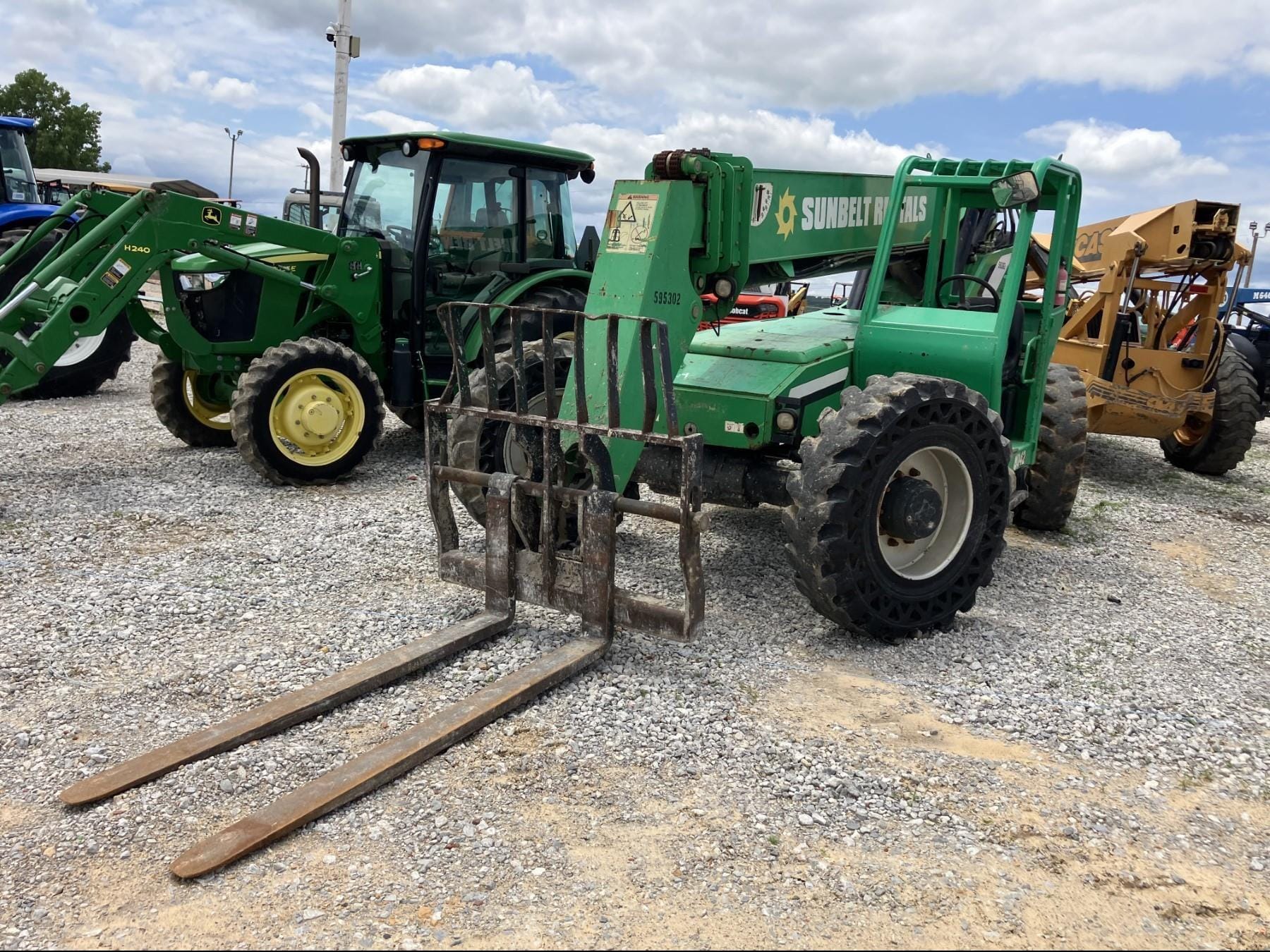 2014 Skytrak 8042 Equipment Image0