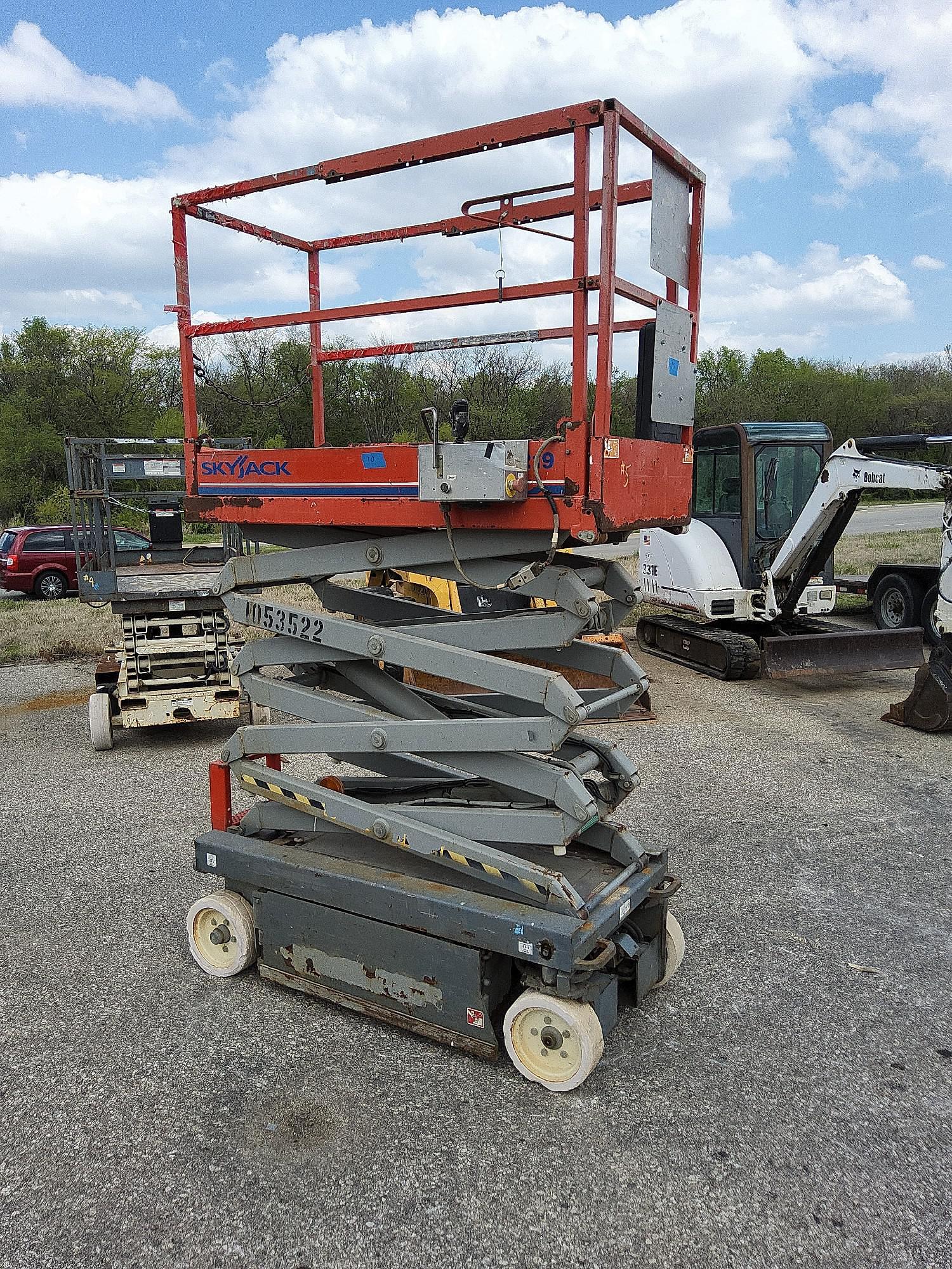 Sky Jack Sjiii3219 Construction Aerial Lifts For Sale 