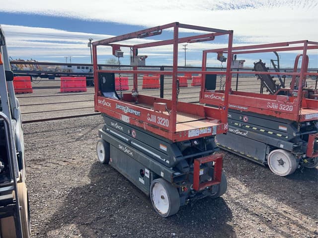 Image of Sky Jack SJ3220 equipment image 1