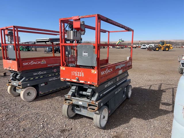 Image of Sky Jack SJ3220 equipment image 2