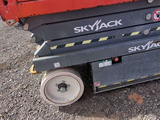 Image of Sky Jack SJ3220 equipment image 4