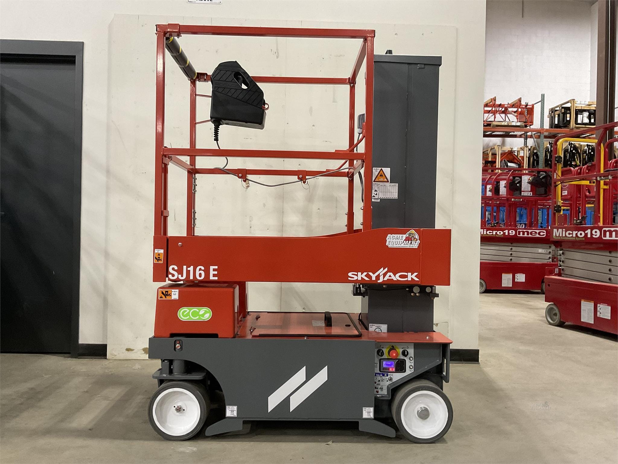 Main image Sky Jack SJ16E