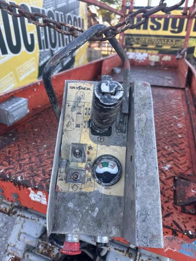 Image of Sky Jack SJ3226 equipment image 4