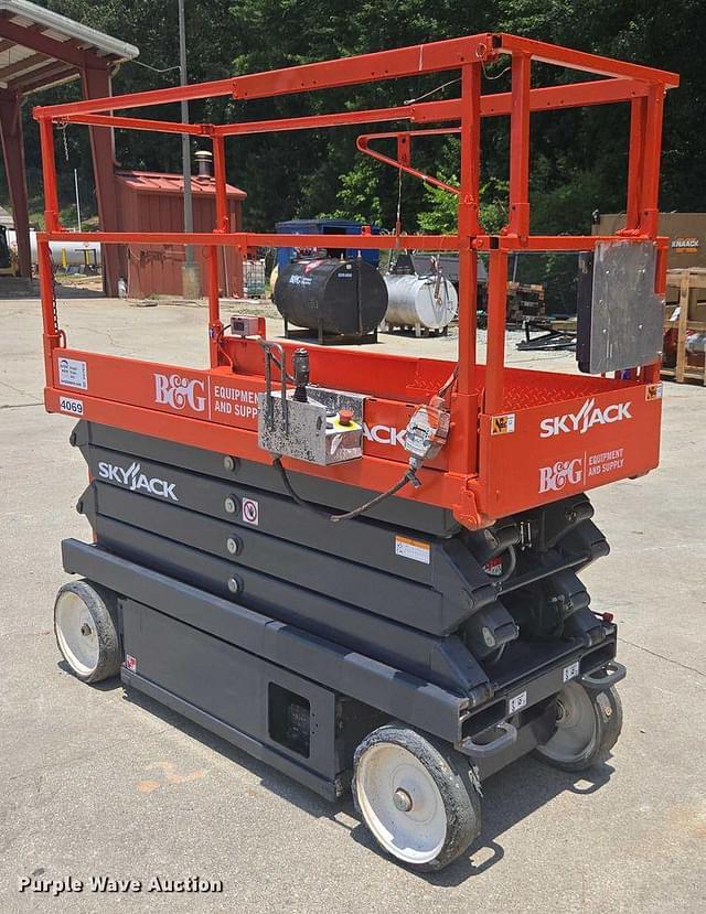 Image of Sky Jack SJ3226 equipment image 2