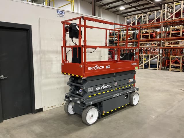 Image of Sky Jack SJ3226E equipment image 1