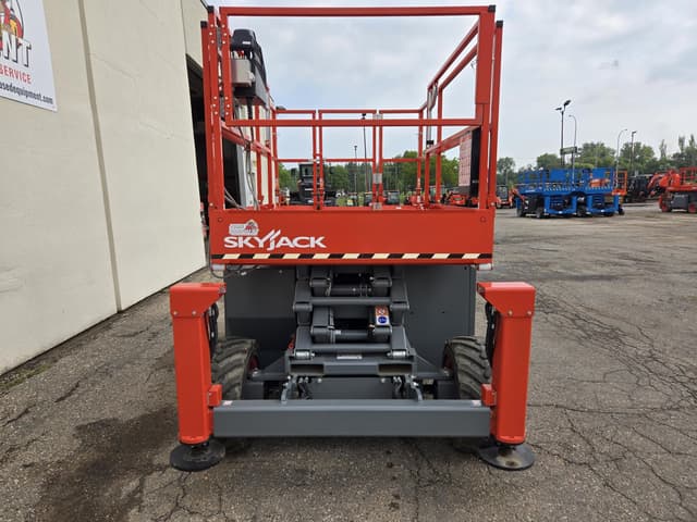 Image of Sky Jack SJ6826RT equipment image 4