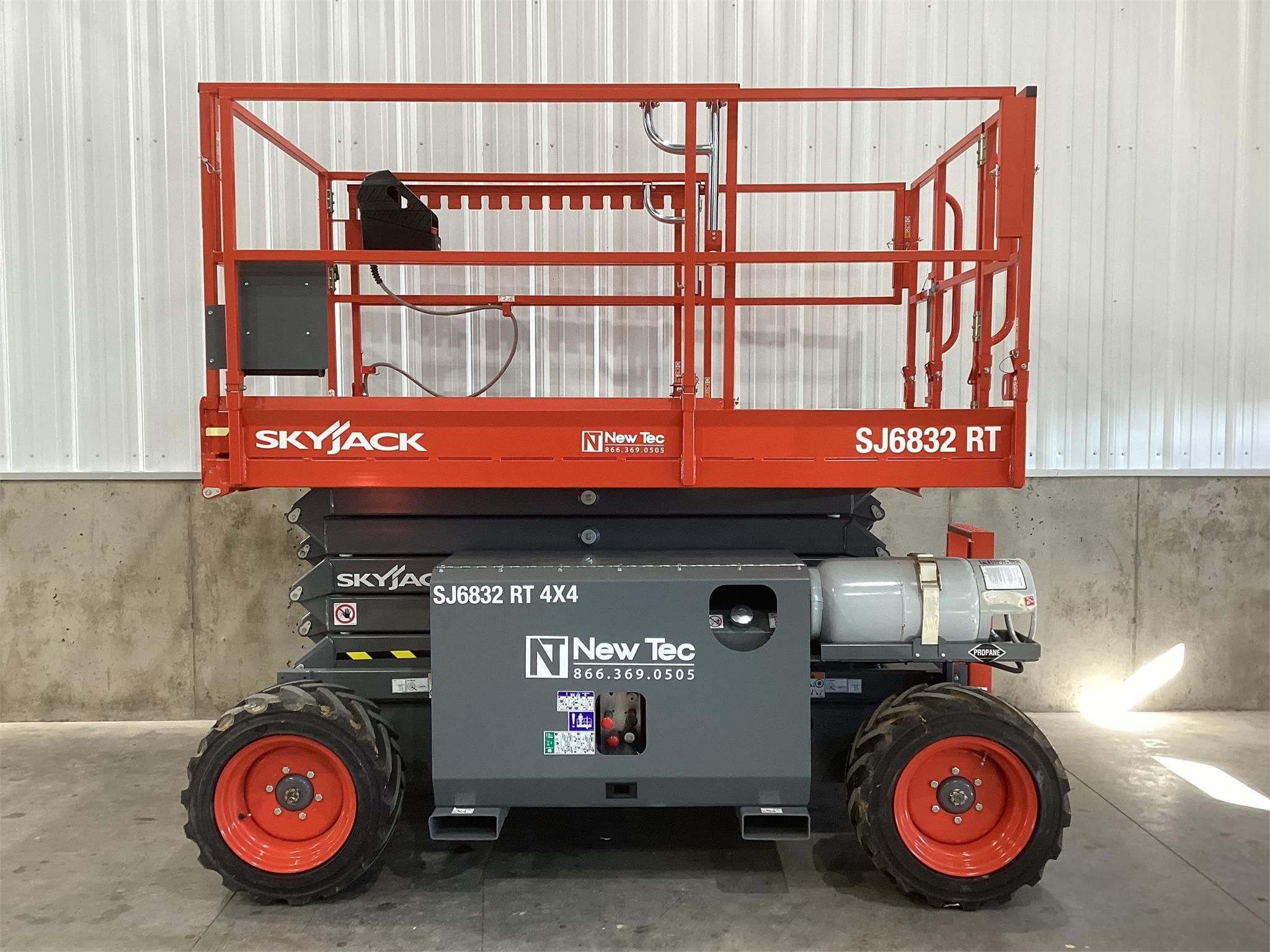 2023 Sky Jack SJ6832RT Equipment Image0