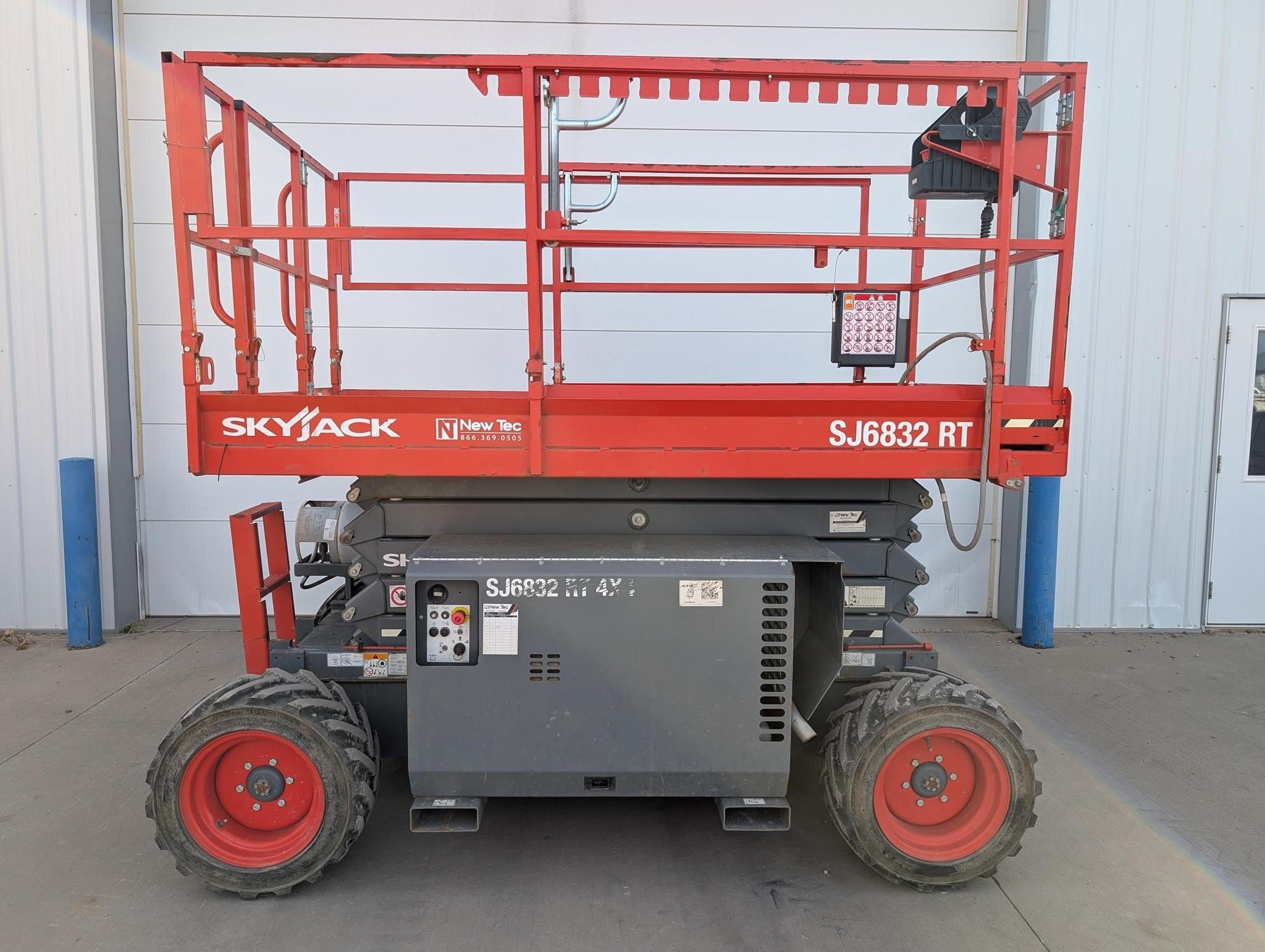 2023 Sky Jack SJ6832RT Equipment Image0