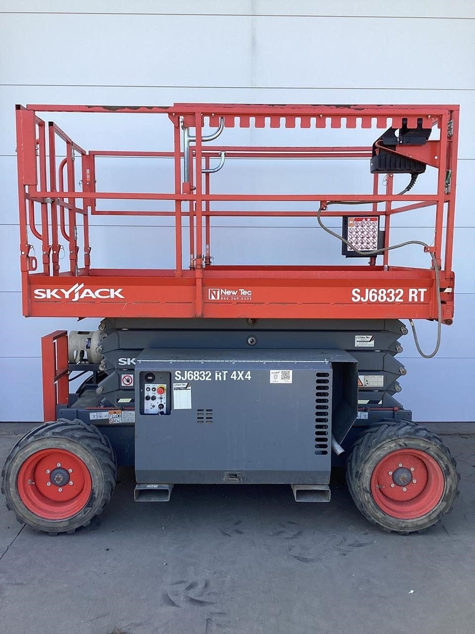 2023 Sky Jack SJ6832RT Equipment Image0