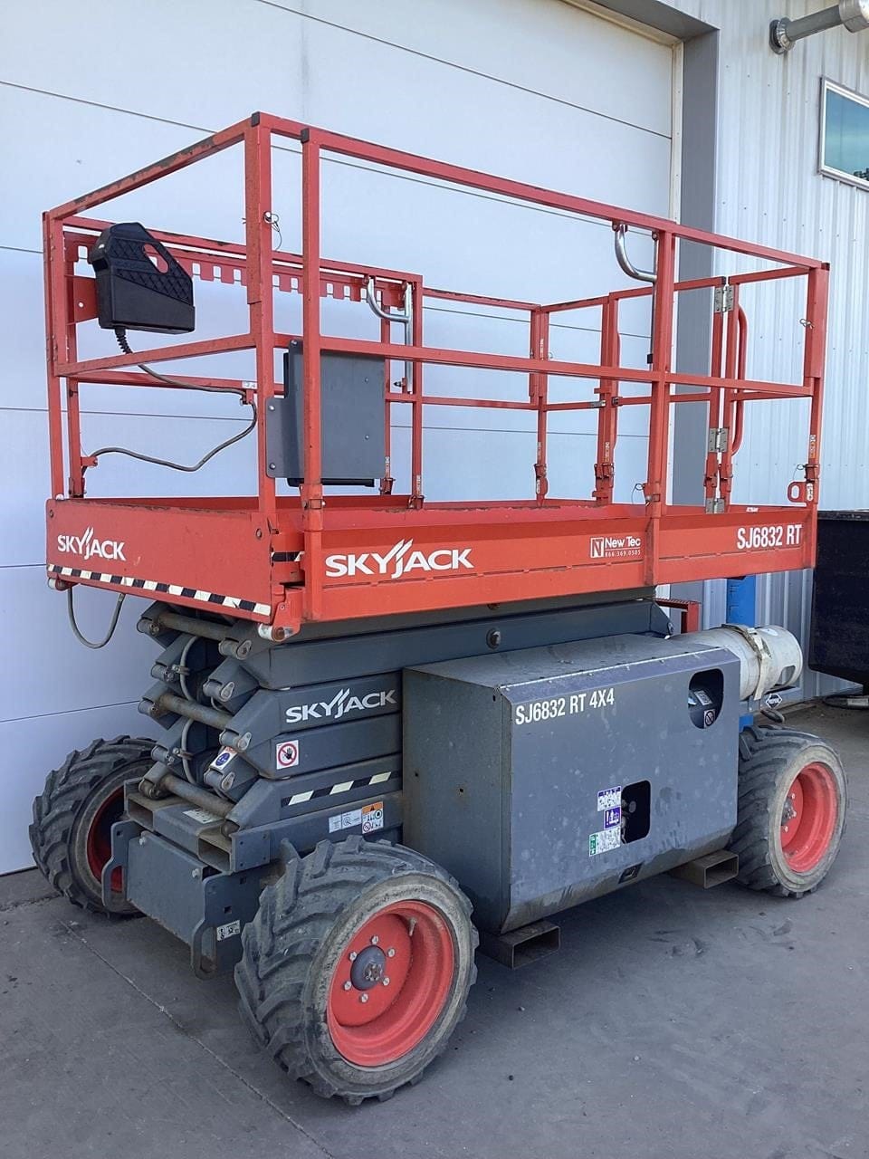 2023 Sky Jack SJ6832RT Equipment Image0