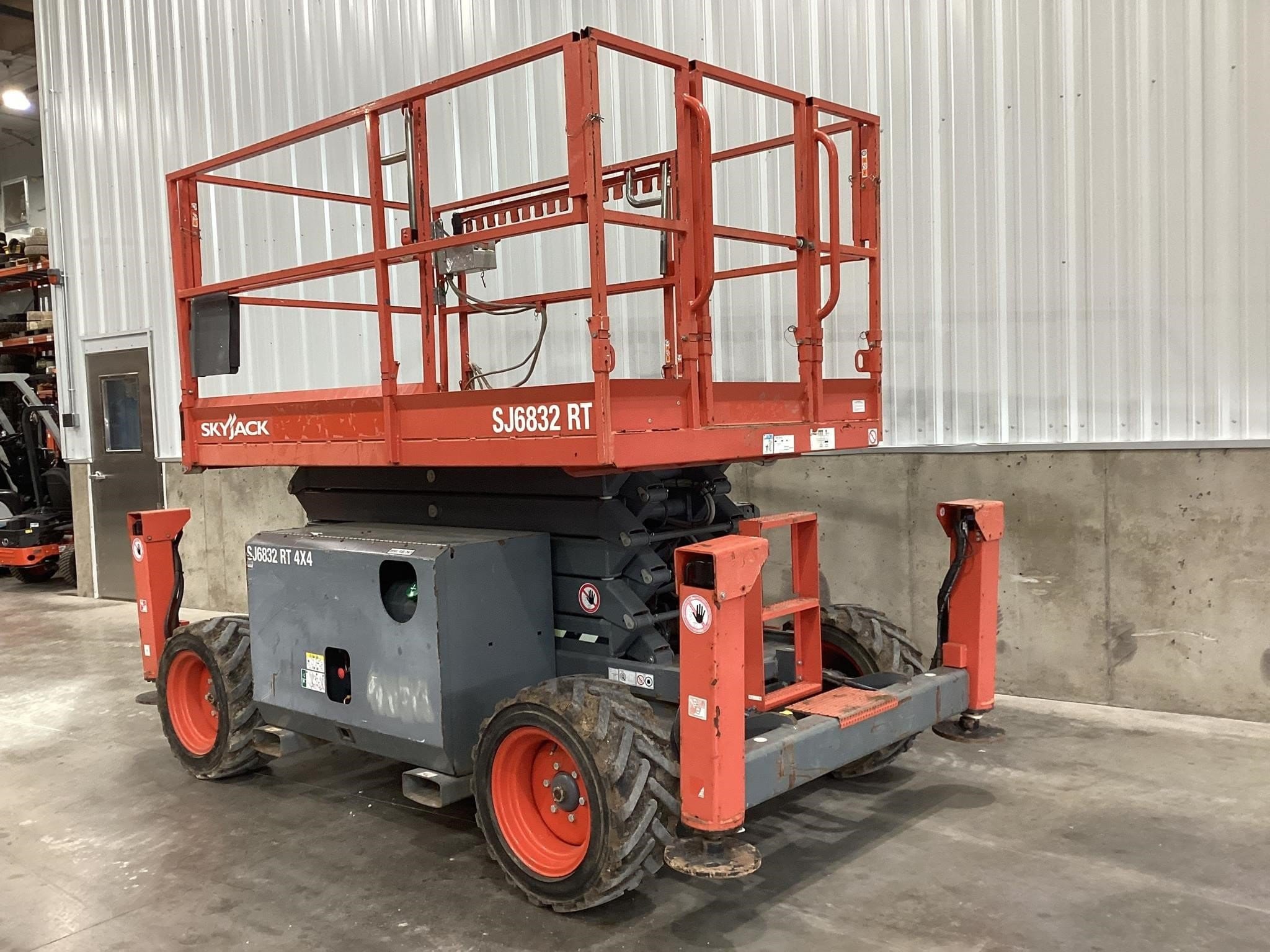 2019 Sky Jack SJ6832RT Equipment Image0