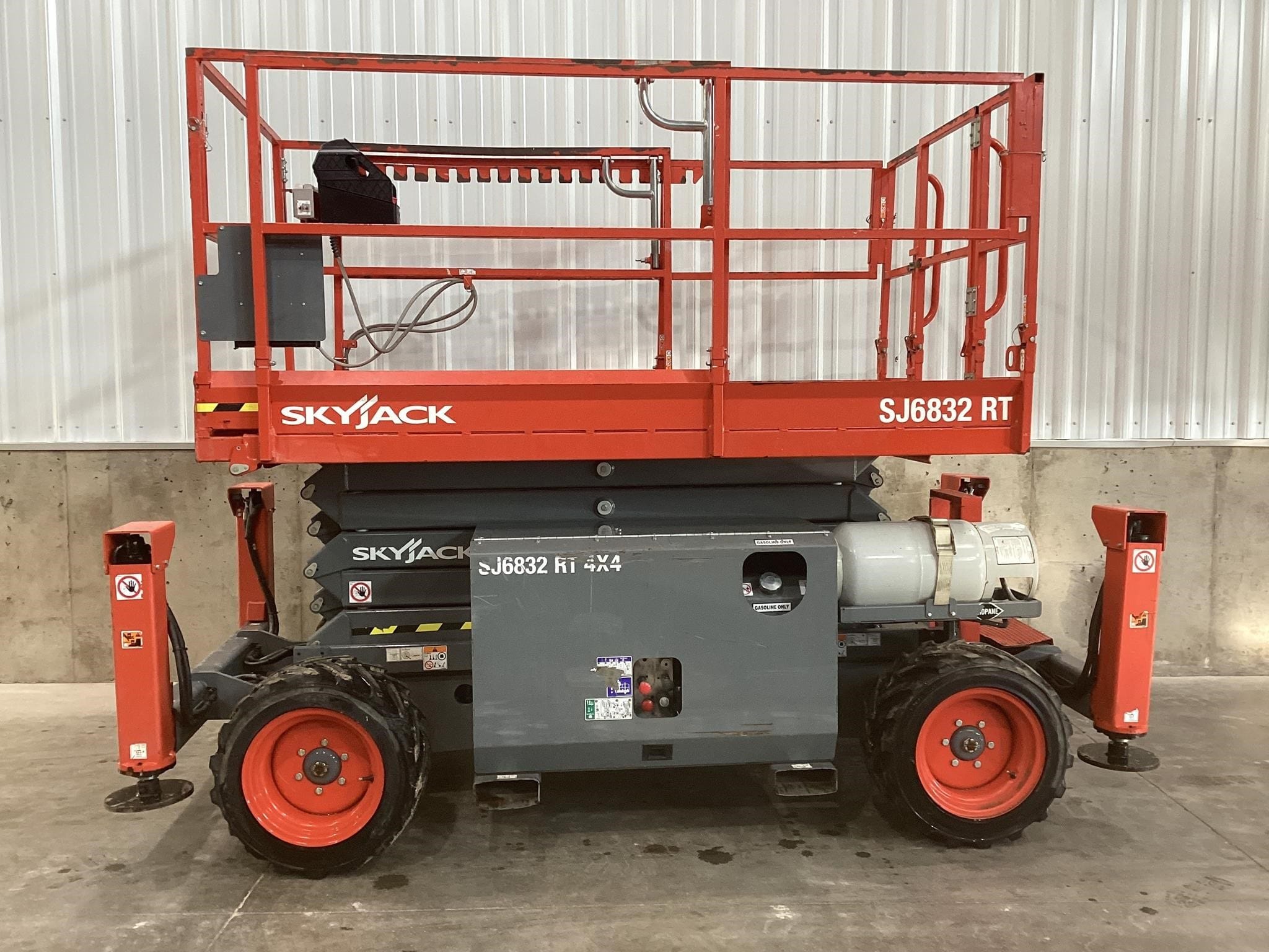 2022 Sky Jack SJ6832RT Equipment Image0