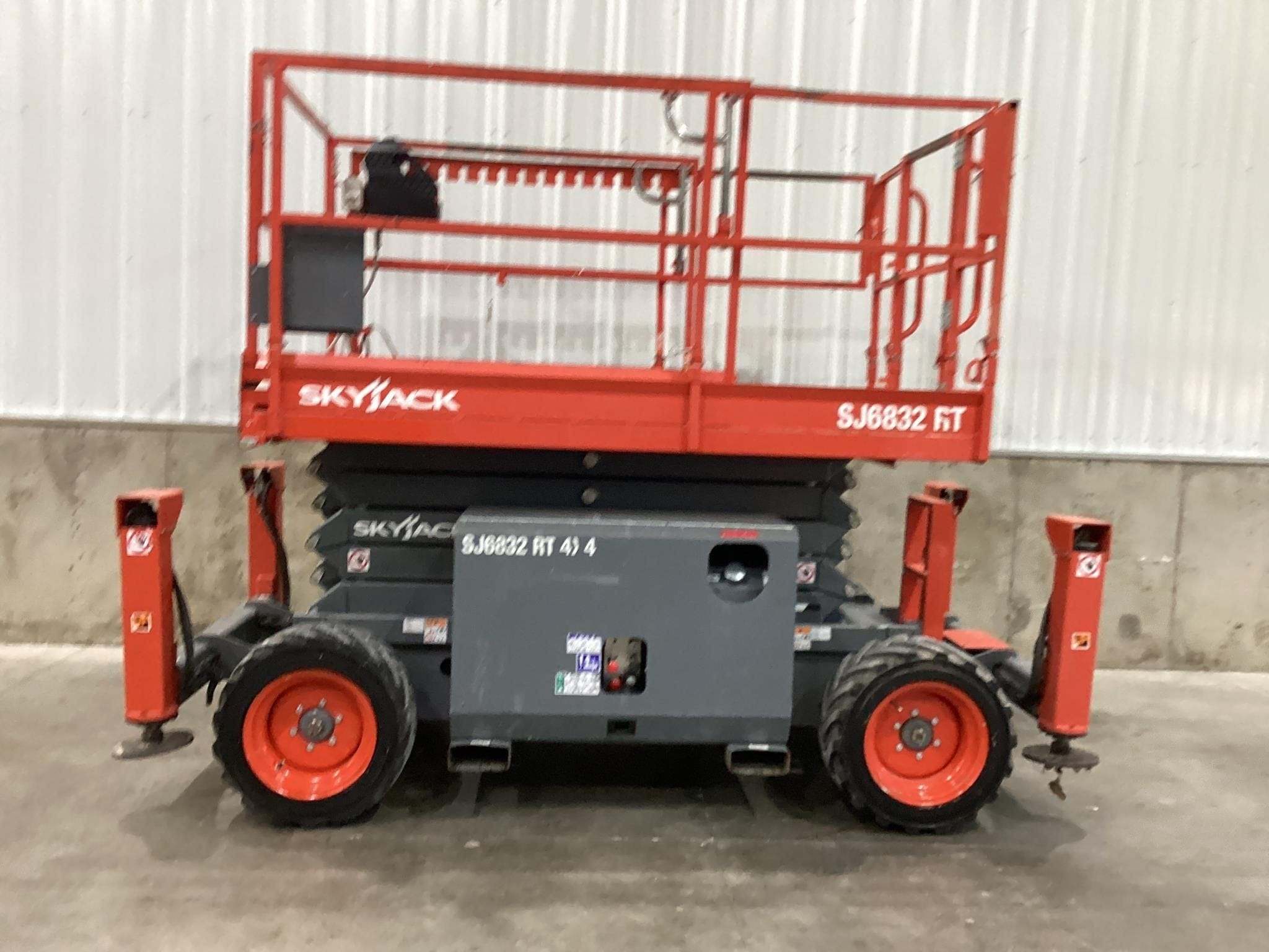 2022 Sky Jack SJ6832RT Equipment Image0