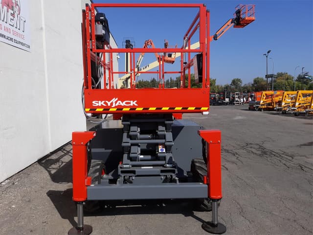 Image of Sky Jack SJ6832RT equipment image 1