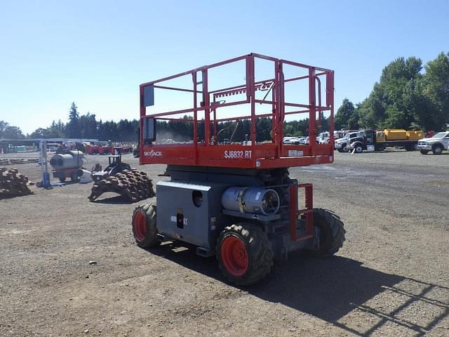 Image of Sky Jack SJ6832RT equipment image 4