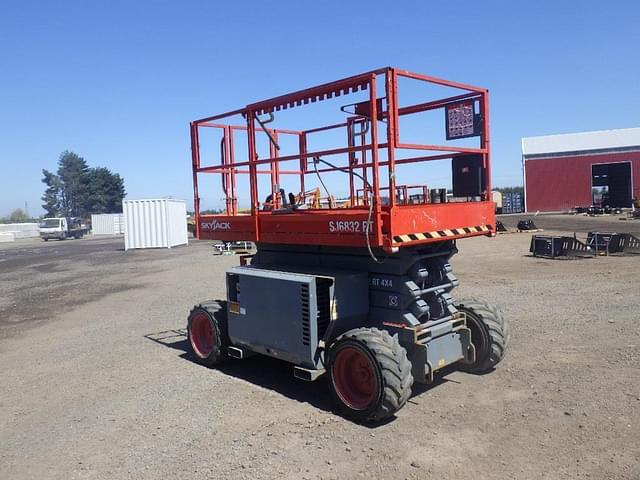 Image of Sky Jack SJ6832RT equipment image 1