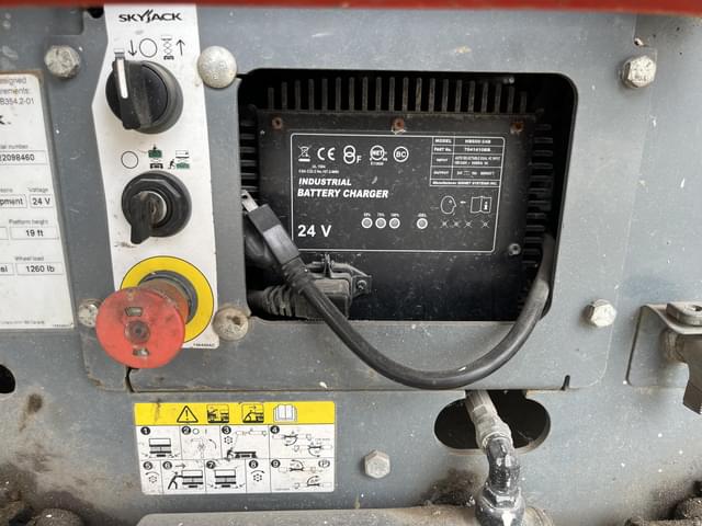 Image of Sky Jack SJIII3219 equipment image 3