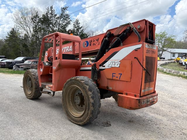 Image of Skytrak 8042 equipment image 1