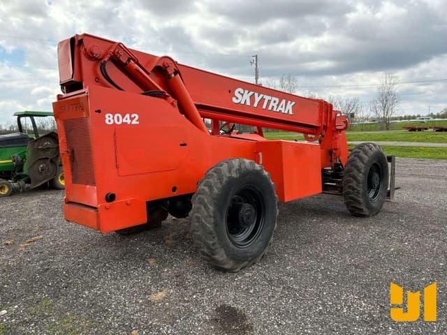 Image of Skytrak 8042 equipment image 4