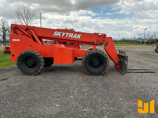 Image of Skytrak 8042 equipment image 3