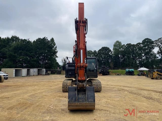 Image of Hitachi ZX225USLC equipment image 3