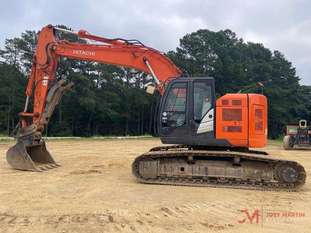 Image of Hitachi ZX225USLC equipment image 1