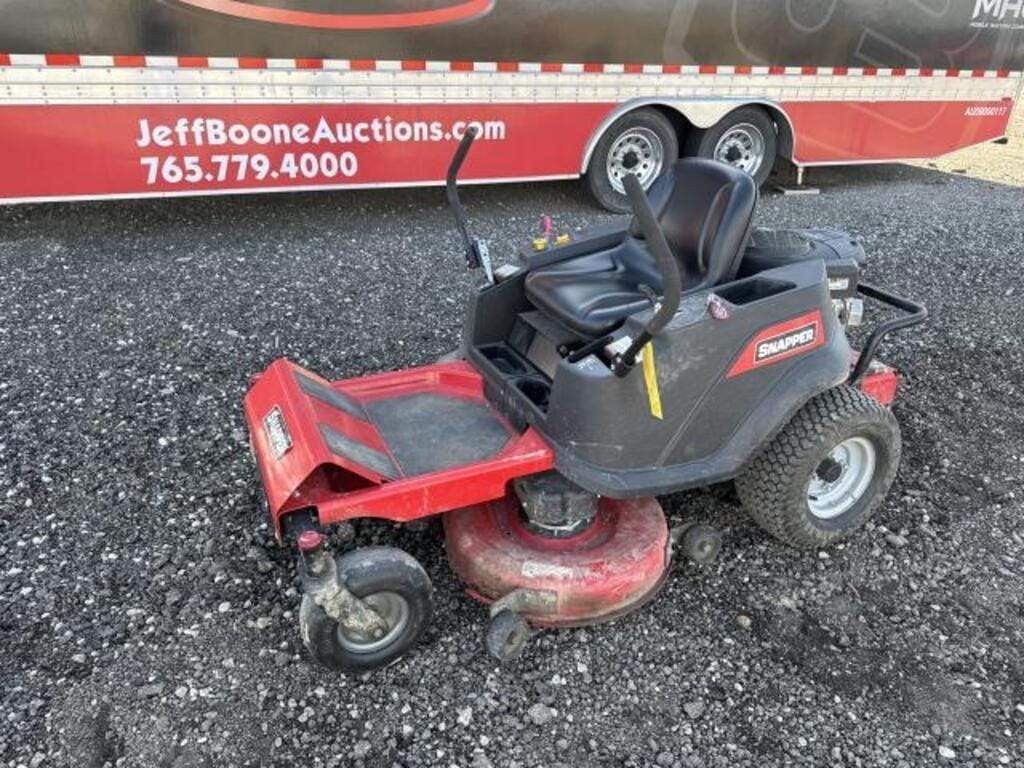 SOLD - Snapper 200Z Lot No. 4062 Other Equipment with 42 inches