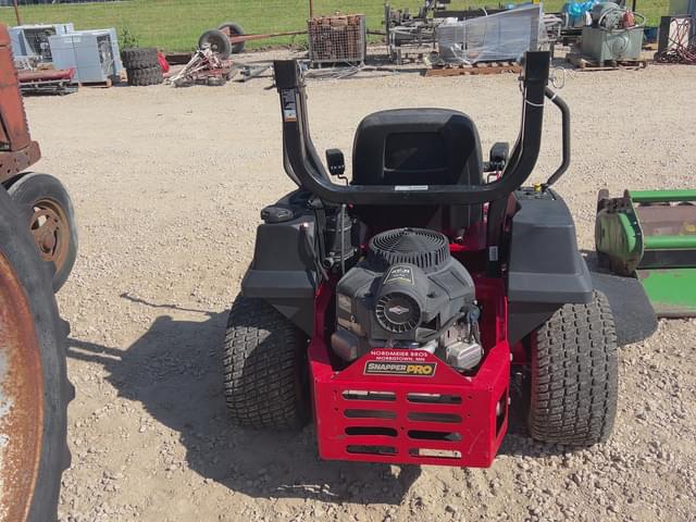 Image of Snapper Pro S125XT equipment image 2