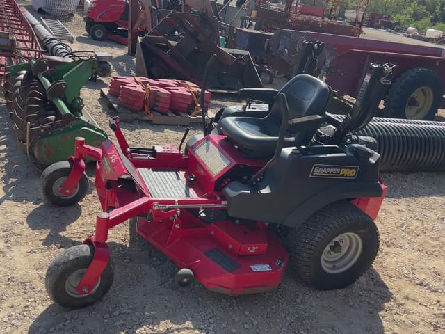 Image of Snapper Pro S125XT equipment image 3