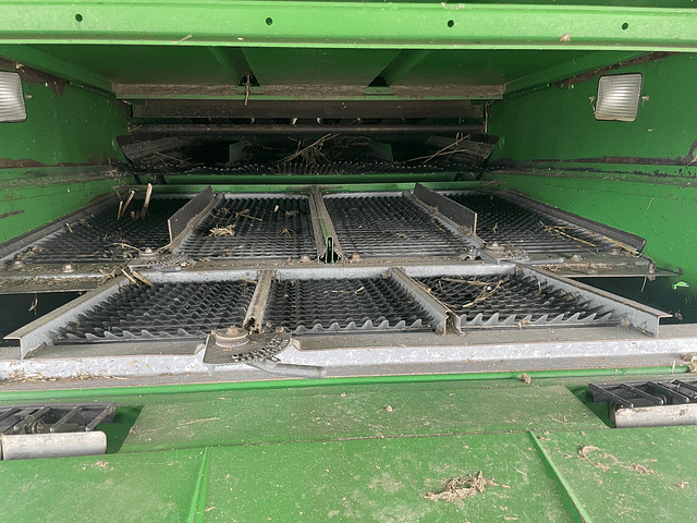 Image of John Deere 9560 STS equipment image 2