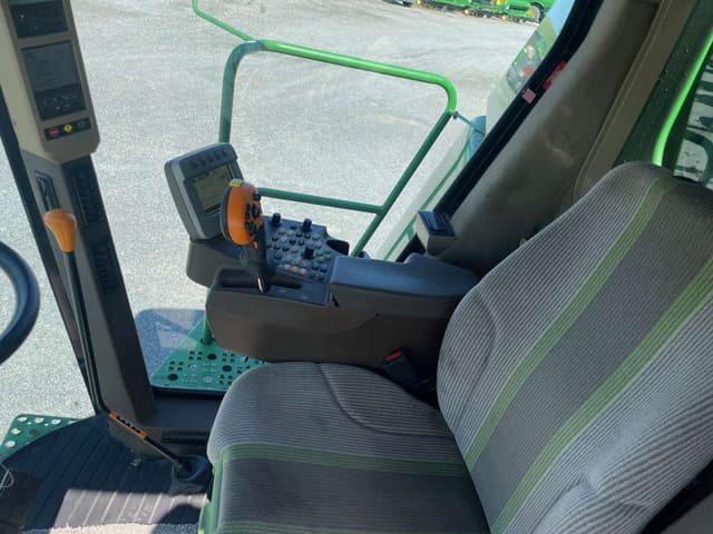 Image of John Deere 9570 STS equipment image 2