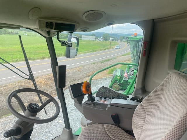 Image of John Deere S660 equipment image 1