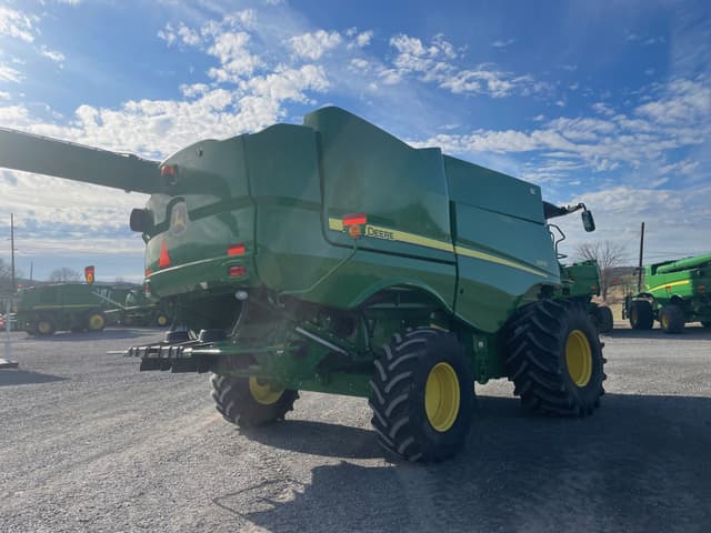 Image of John Deere S670 equipment image 1