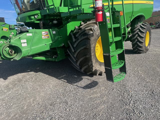 Image of John Deere S670 equipment image 4
