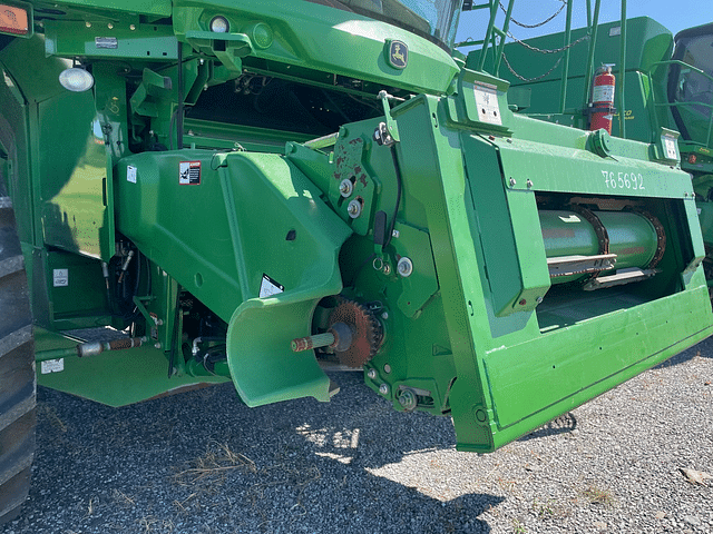 Image of John Deere S670 equipment image 2