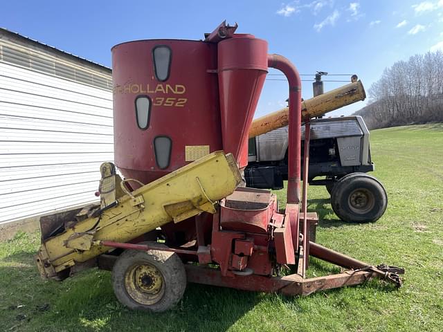 Image of New Holland 352 equipment image 2