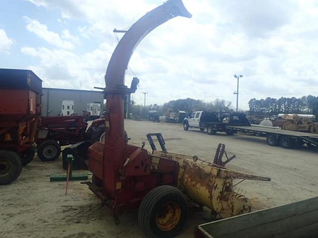 Image of New Holland 718 equipment image 4