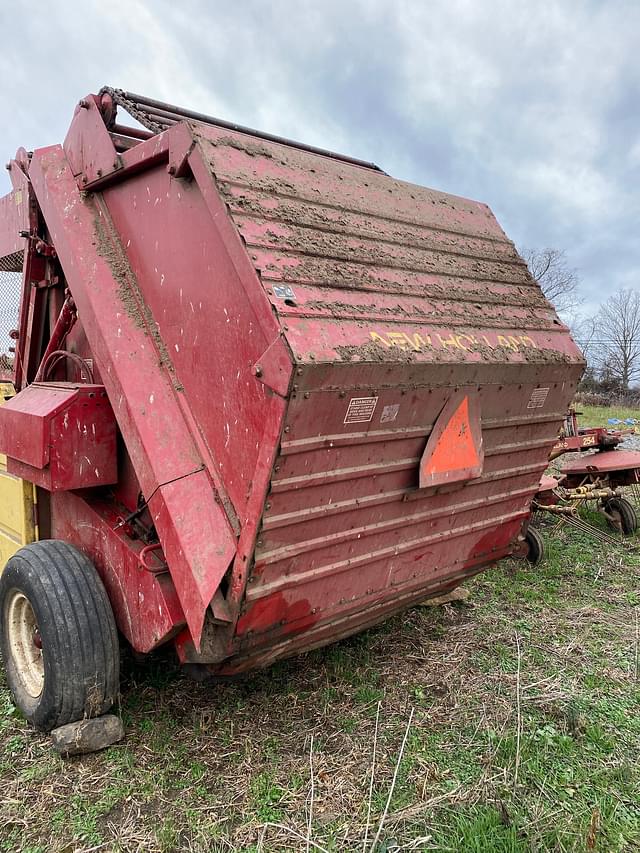 Image of New Holland 851 equipment image 2