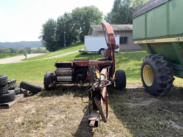 Image of New Holland 892 equipment image 1