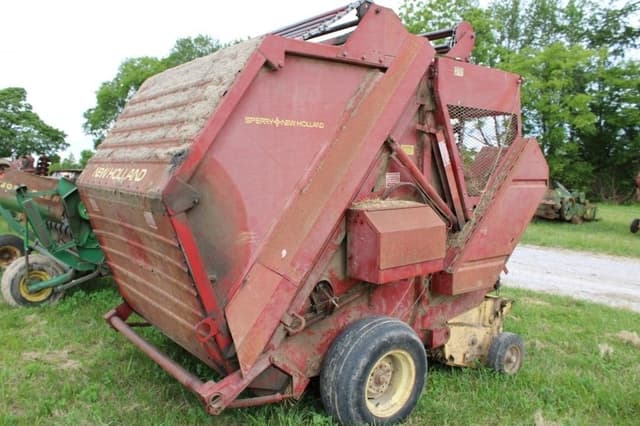 Image of New Holland 852 equipment image 4
