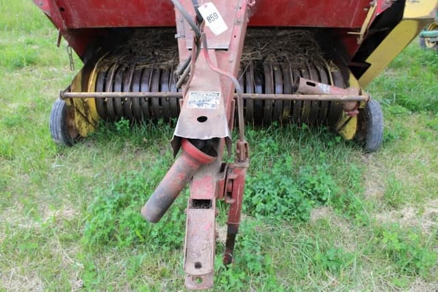 Image of New Holland 852 equipment image 1