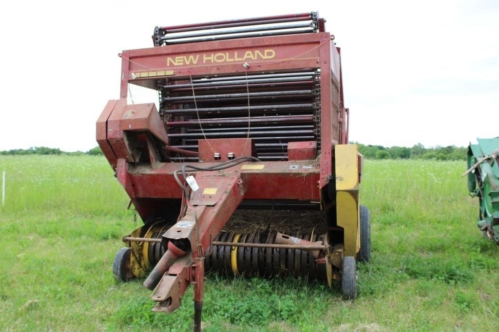 New Holland 852 Equipment Image0