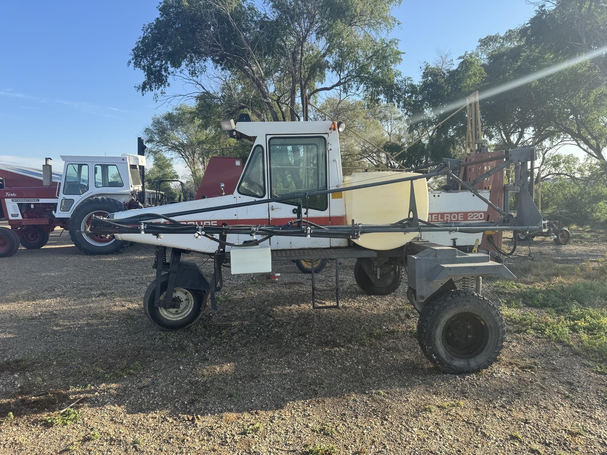 Spra-Coupe 220 Equipment Image0