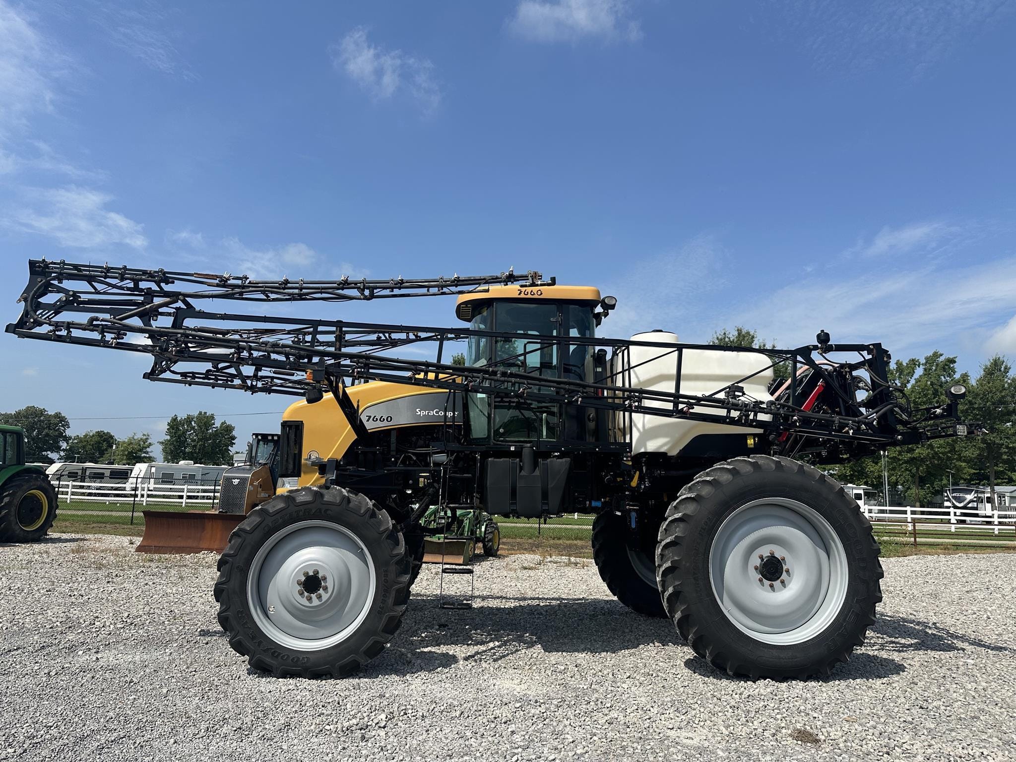 Spra-Coupe 7660 Equipment Image0