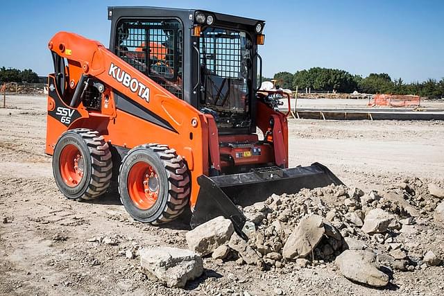 Image of Kubota SSV65 equipment image 3