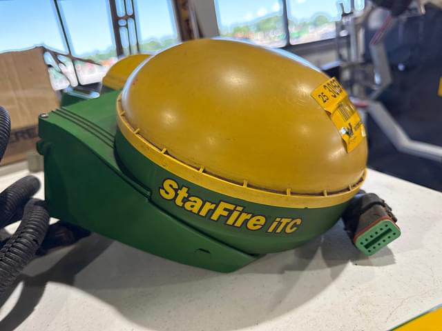 Image of John Deere StarFire iTC equipment image 1