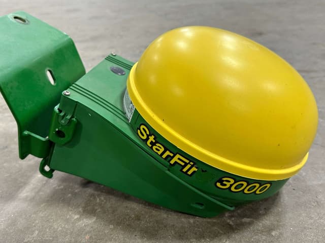 Image of John Deere StarFire 3000 equipment image 2